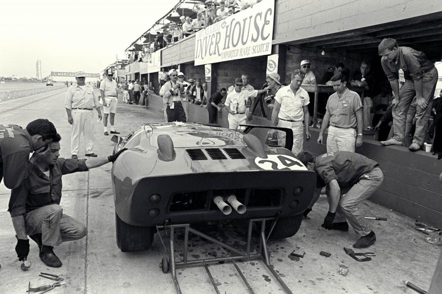  Ford GT40 (Mk I) 1965 года  (фото 28 из 66)